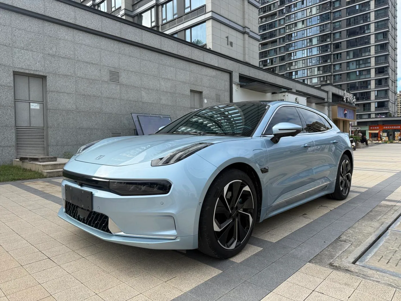 ZEEKR 001