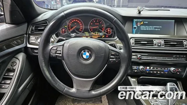 BMW 5-Series F10, 2011 — фото 13