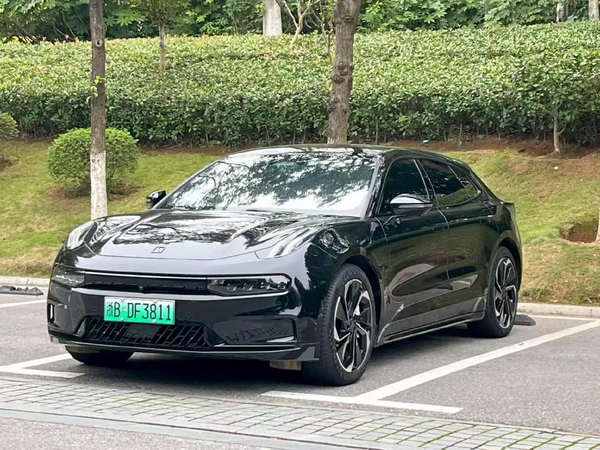 ZEEKR 001