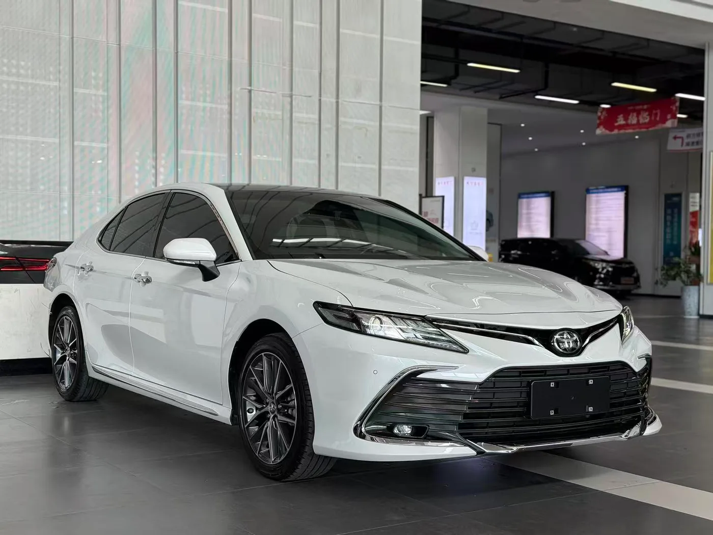 Toyota Camry, 2023 — фото 3