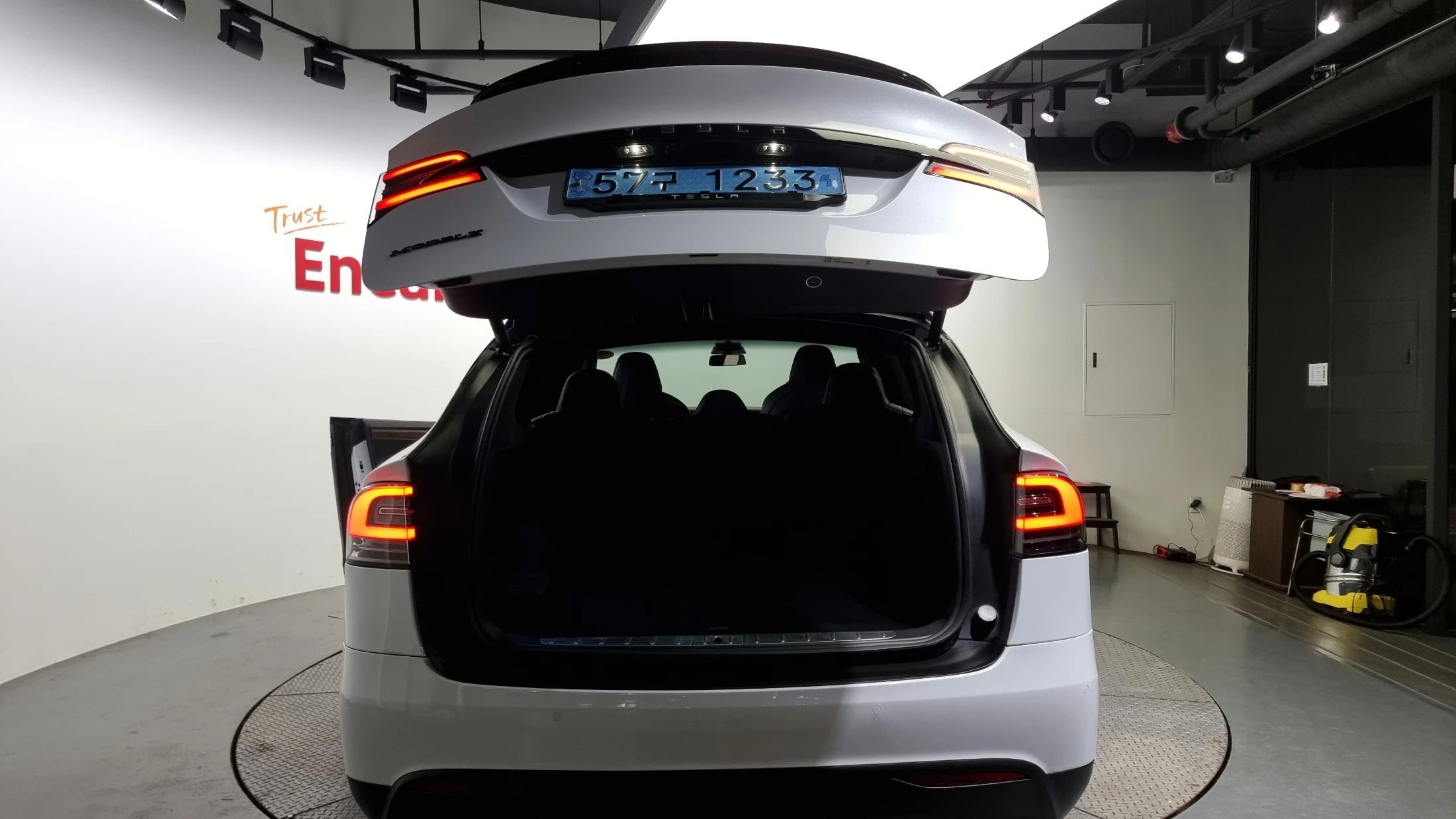 Tesla Model X, 2018 — фото 20