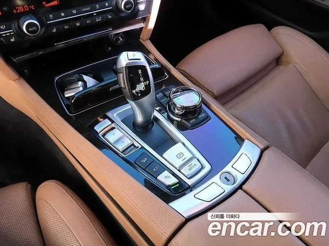 BMW 7-Series F01, 2013 — фото 11