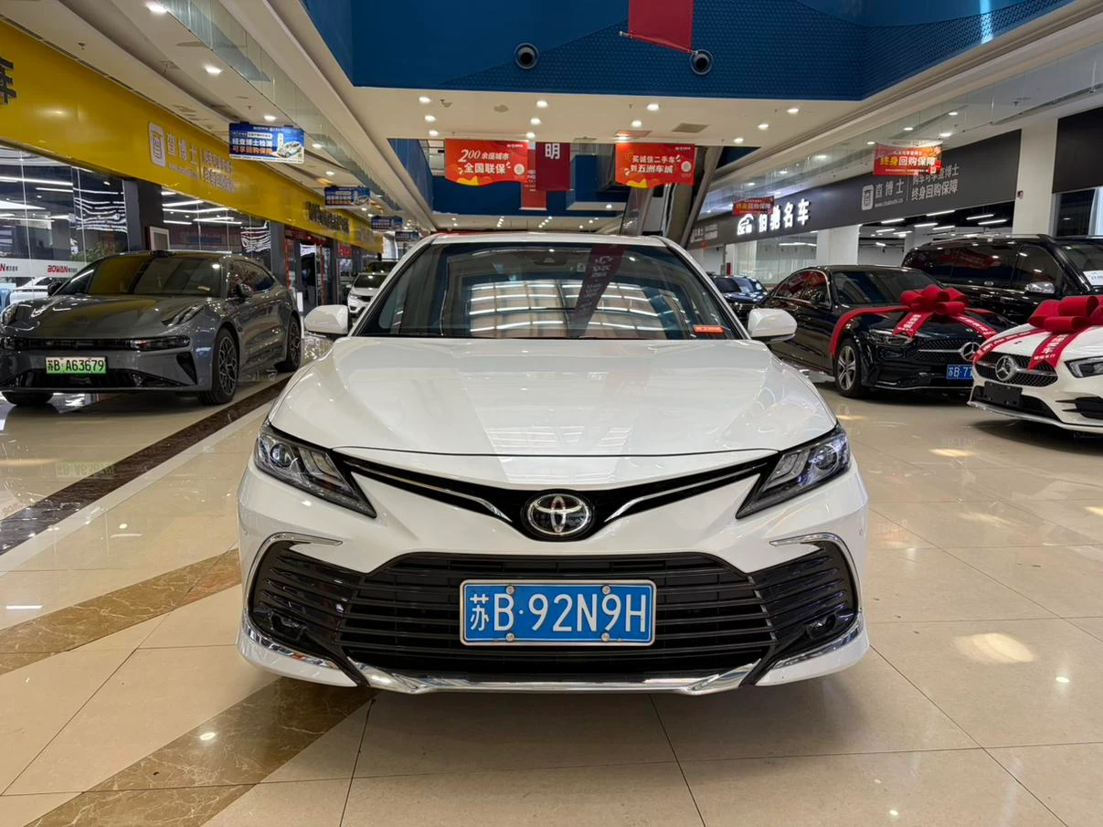 Toyota Camry, 2023 — фото 2