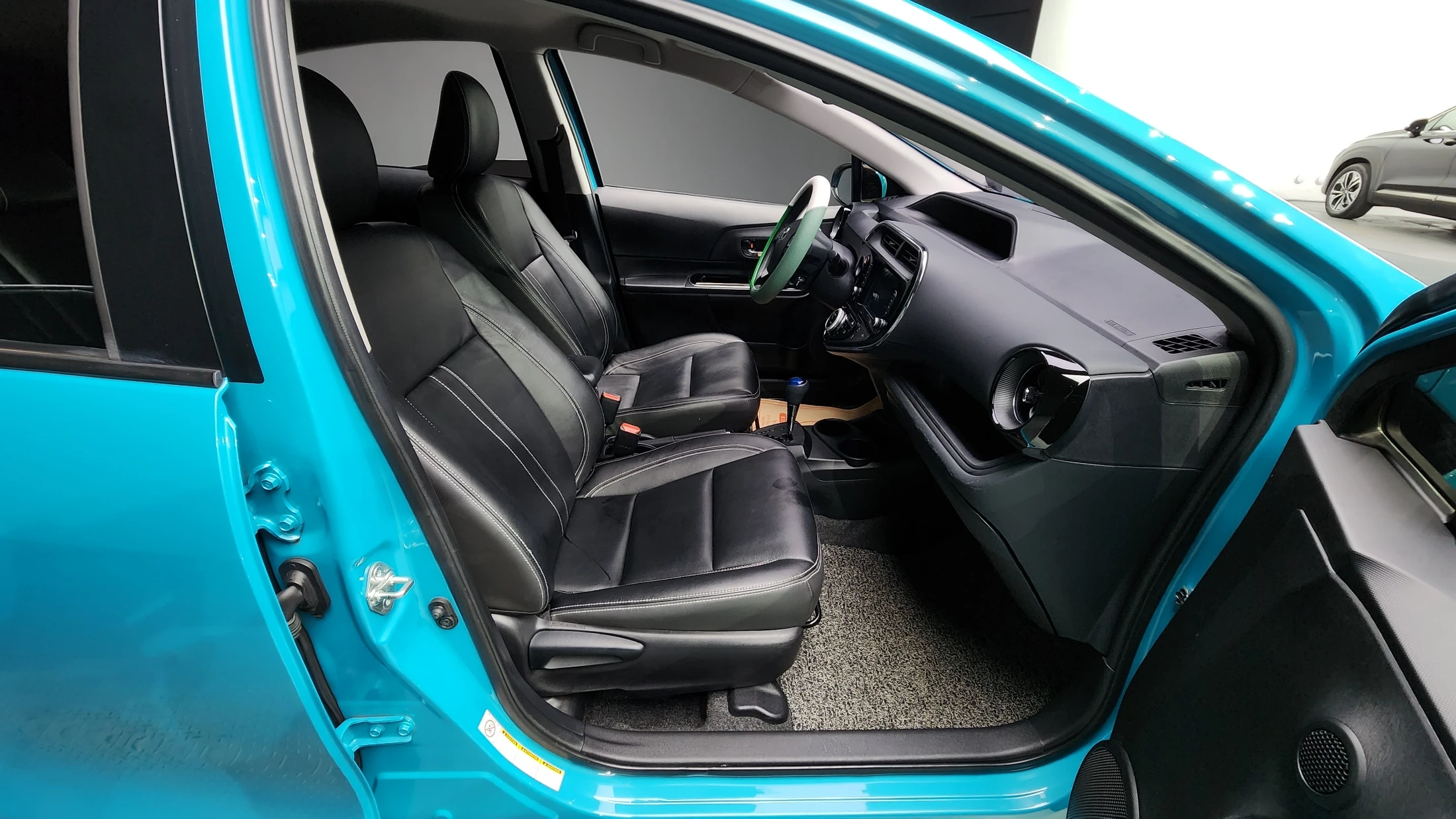 Toyota Prius C, 2018 — фото 13