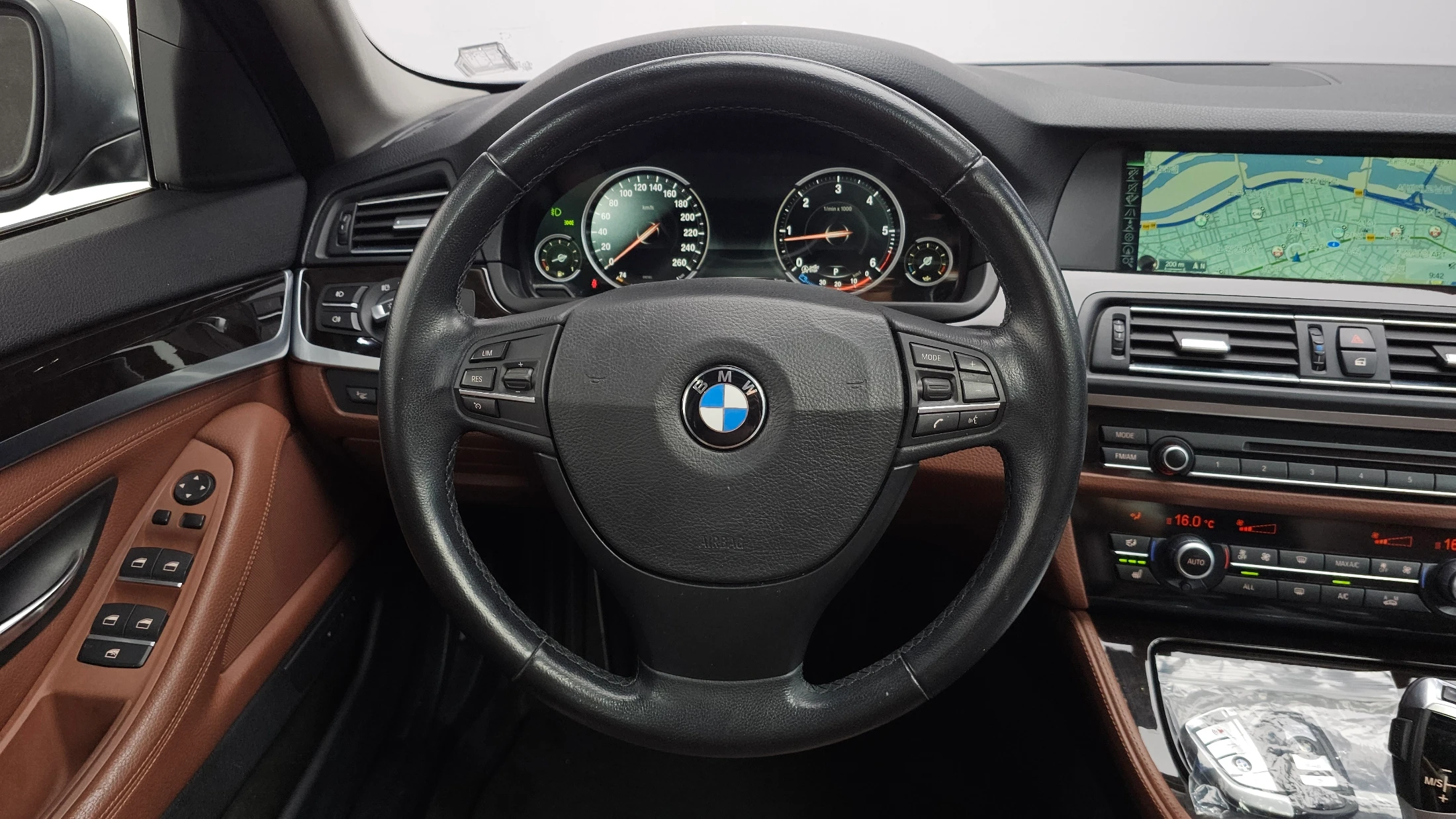 BMW 5-Series F10, 2013 — фото 13