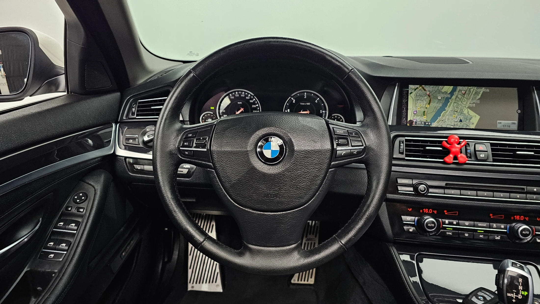 BMW 5-Series F10, 2014 — фото 13