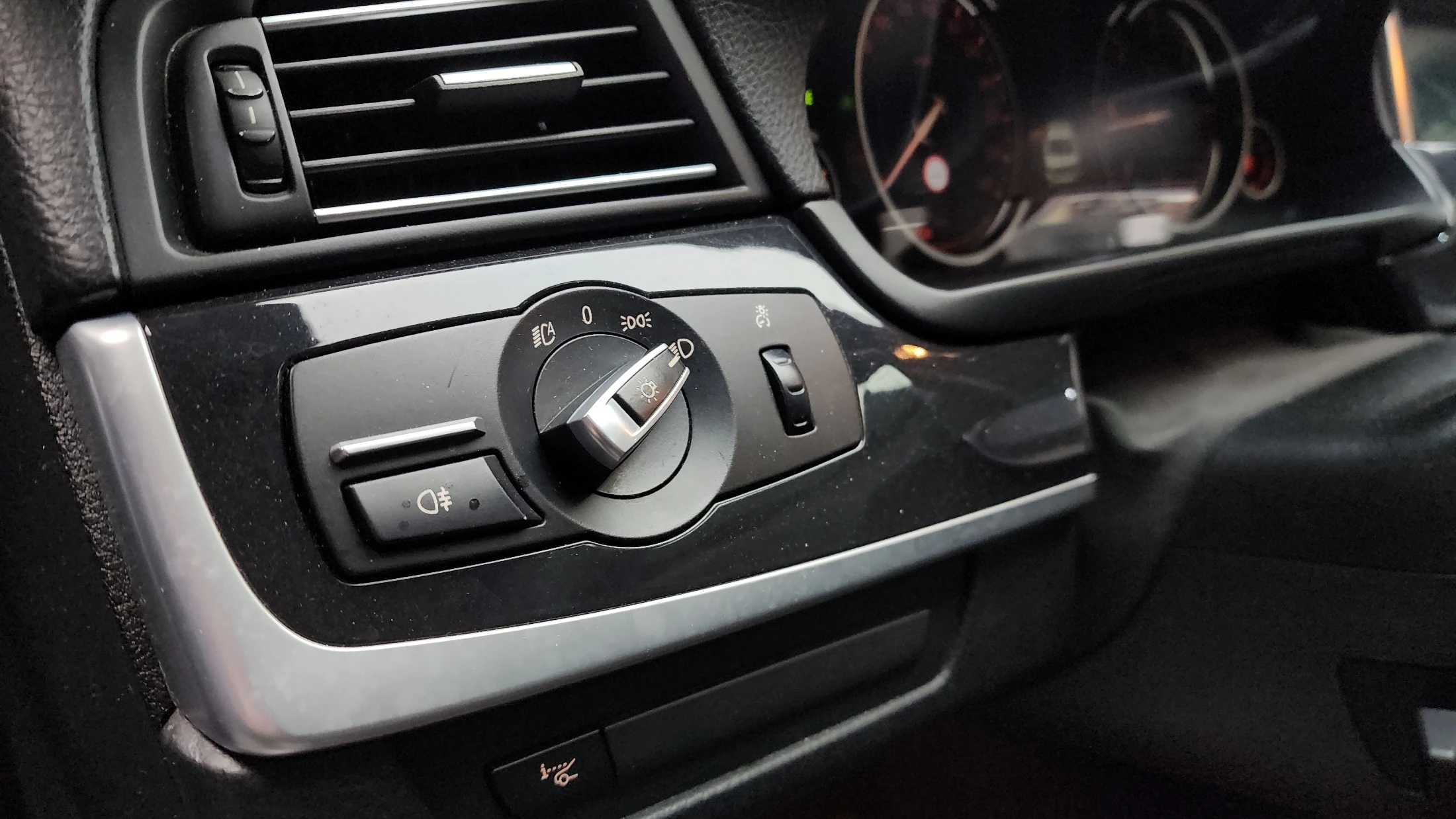 BMW 5-Series F10, 2013 — фото 16