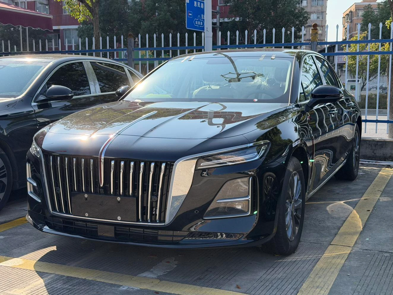 Hongqi H5