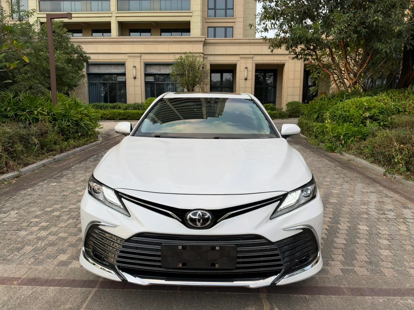 Toyota Camry, 2023 — фото 2