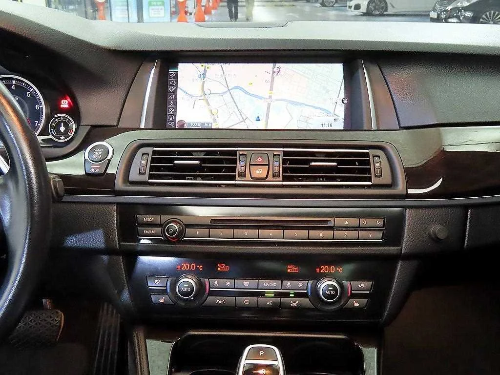 BMW 5-Series F10, 2015 — фото 11