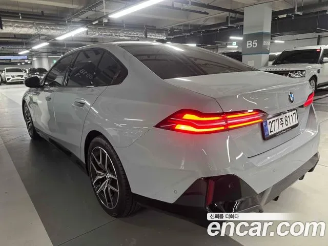 BMW 5-Series G60, 2025 — фото 5
