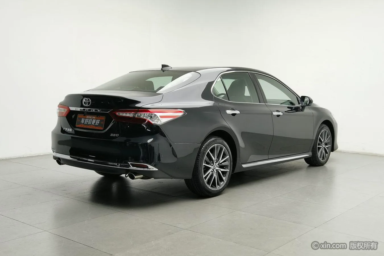 Toyota Camry, 2023 — фото 2