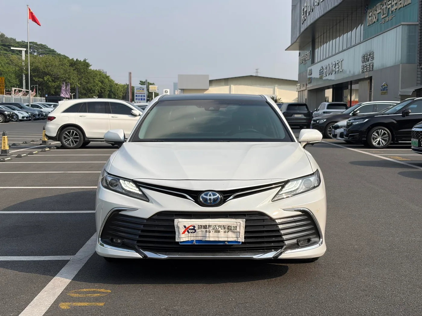Toyota Camry, 2023 — фото 2