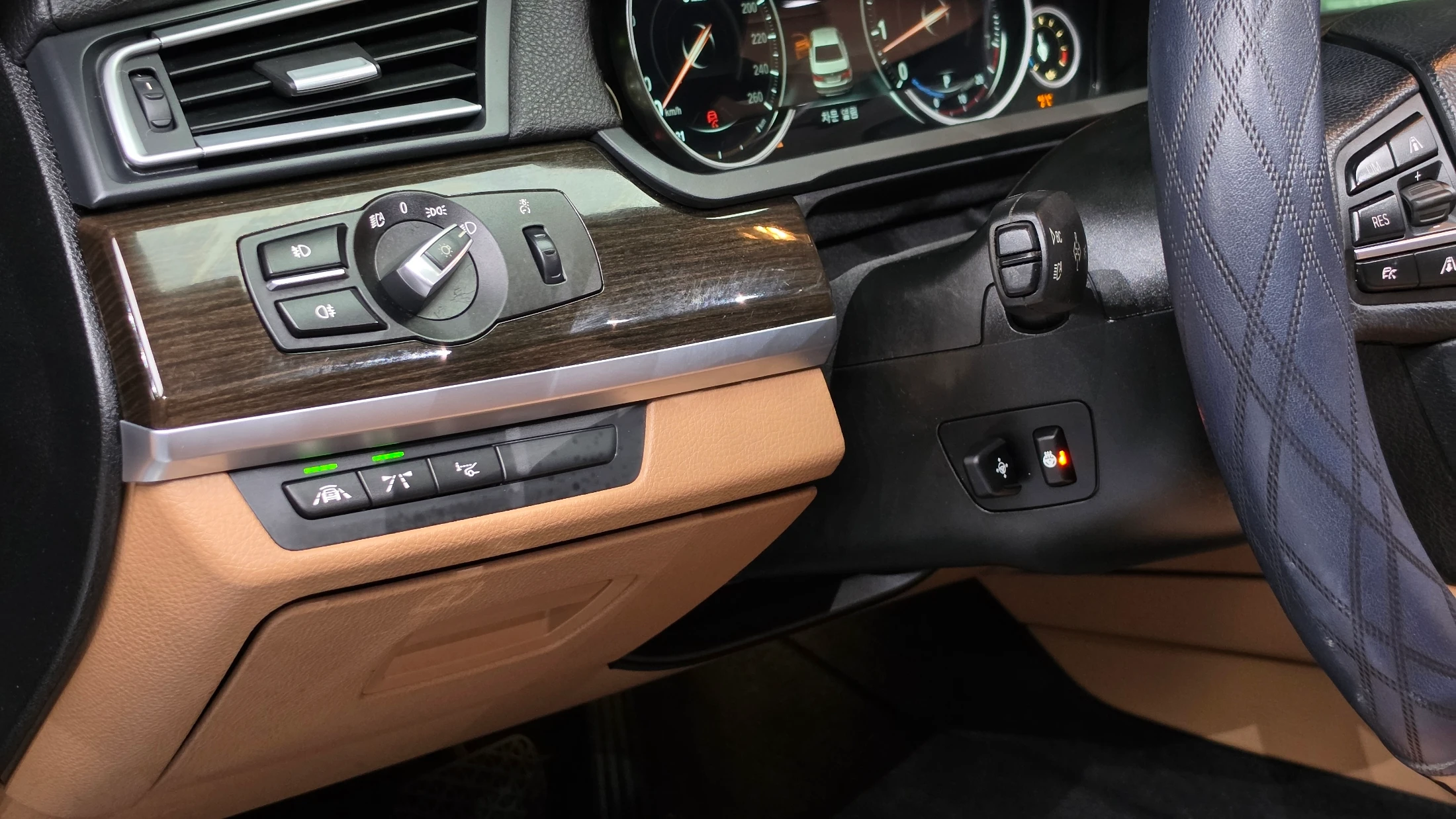 BMW 7-Series F01, 2012 — фото 15