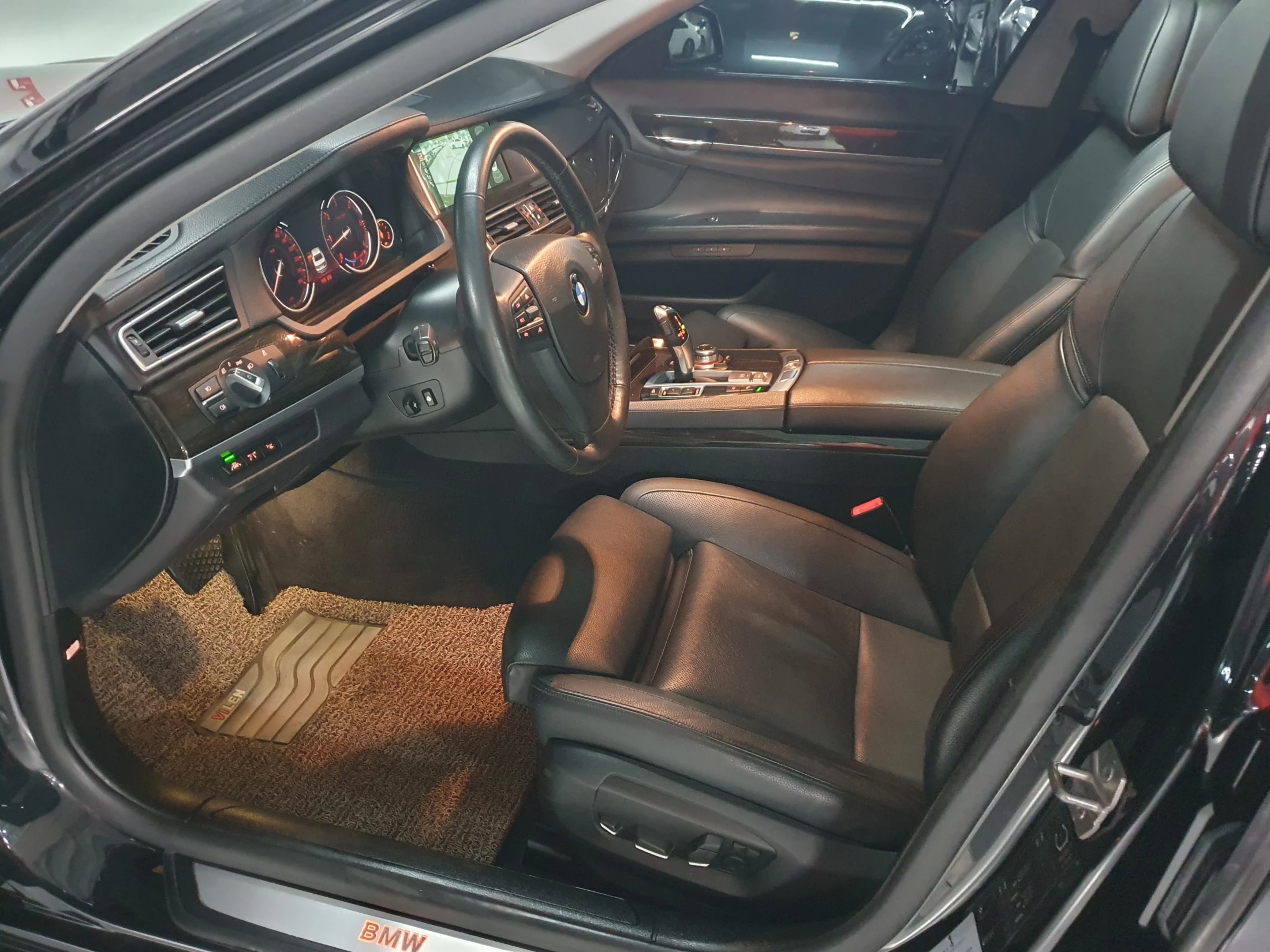 BMW 7-Series F01, 2012 — фото 10