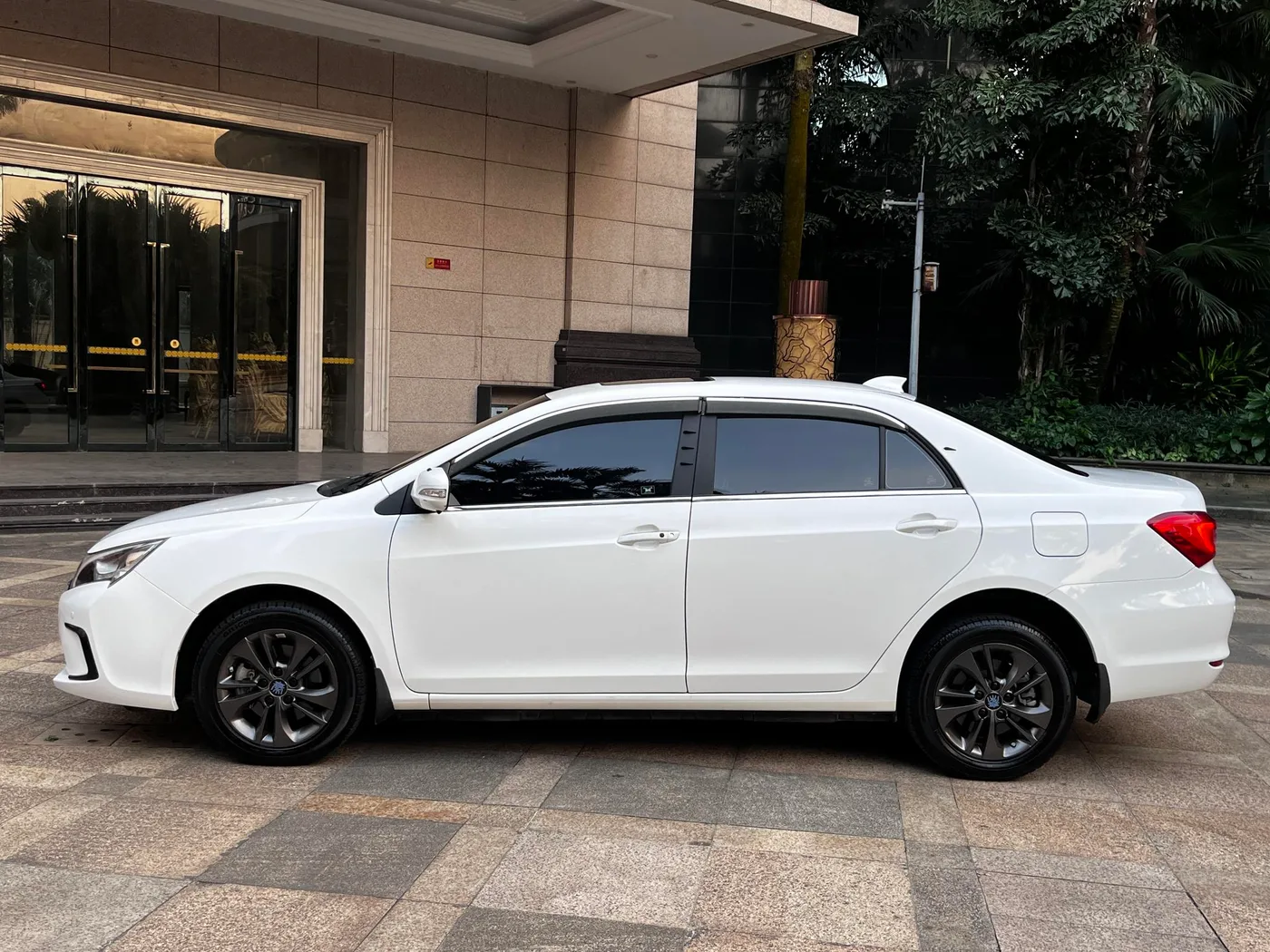 BYD Qin DM, 2017 — фото 10