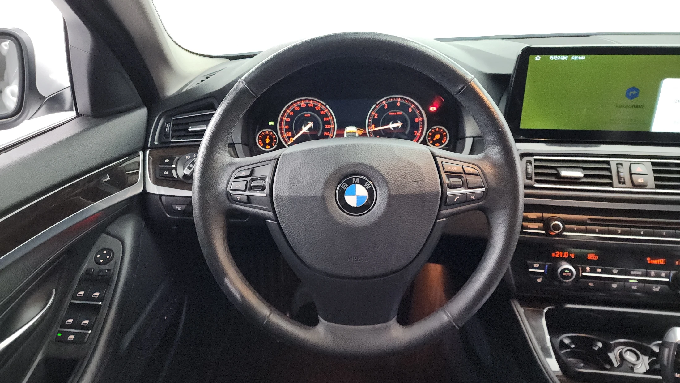 BMW 5-Series F10, 2013 — фото 13