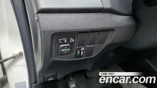 Toyota Prius, 2014 — фото 17