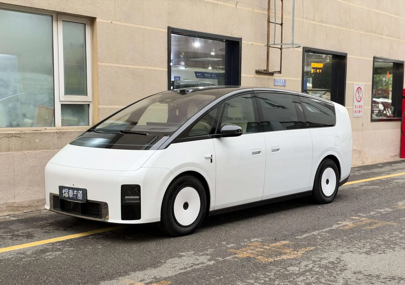 Li Auto Ideal MEGA