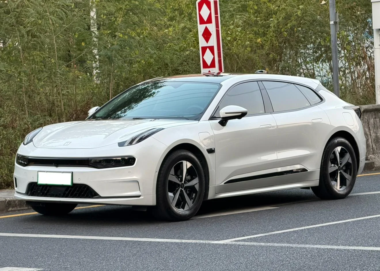 ZEEKR 001