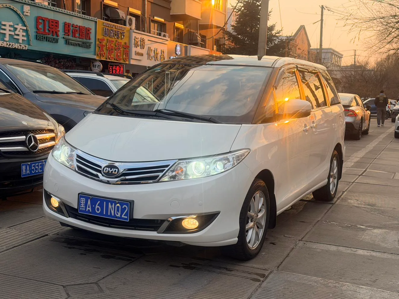 BYD M6