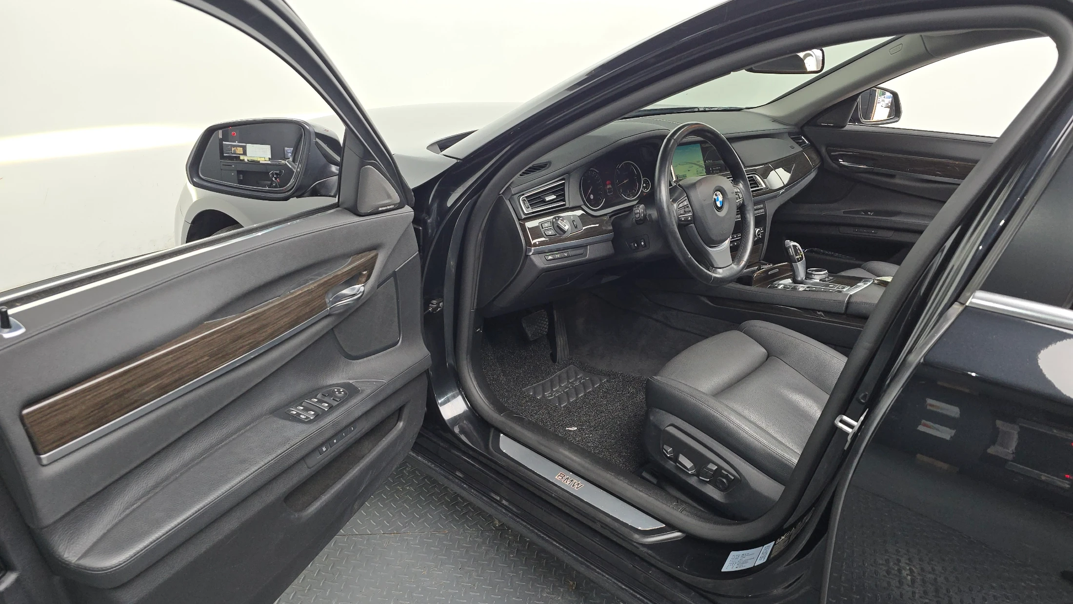 BMW 7-Series F01, 2014 — фото 10