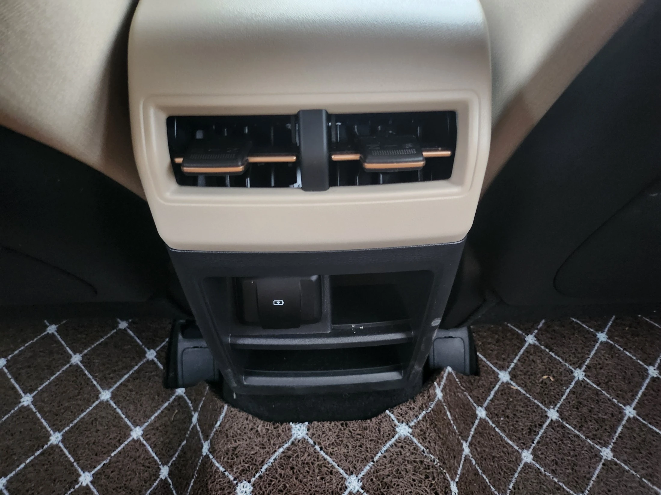 KG_Mobility_Ssangyong Actyon Activian, 2025 — фото 13