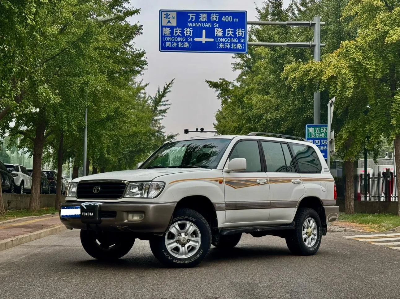 Toyota Land Cruiser (imported)