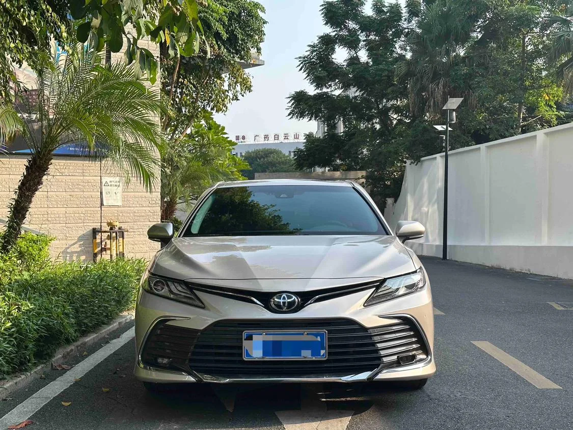 Toyota Camry, 2023 — фото 2