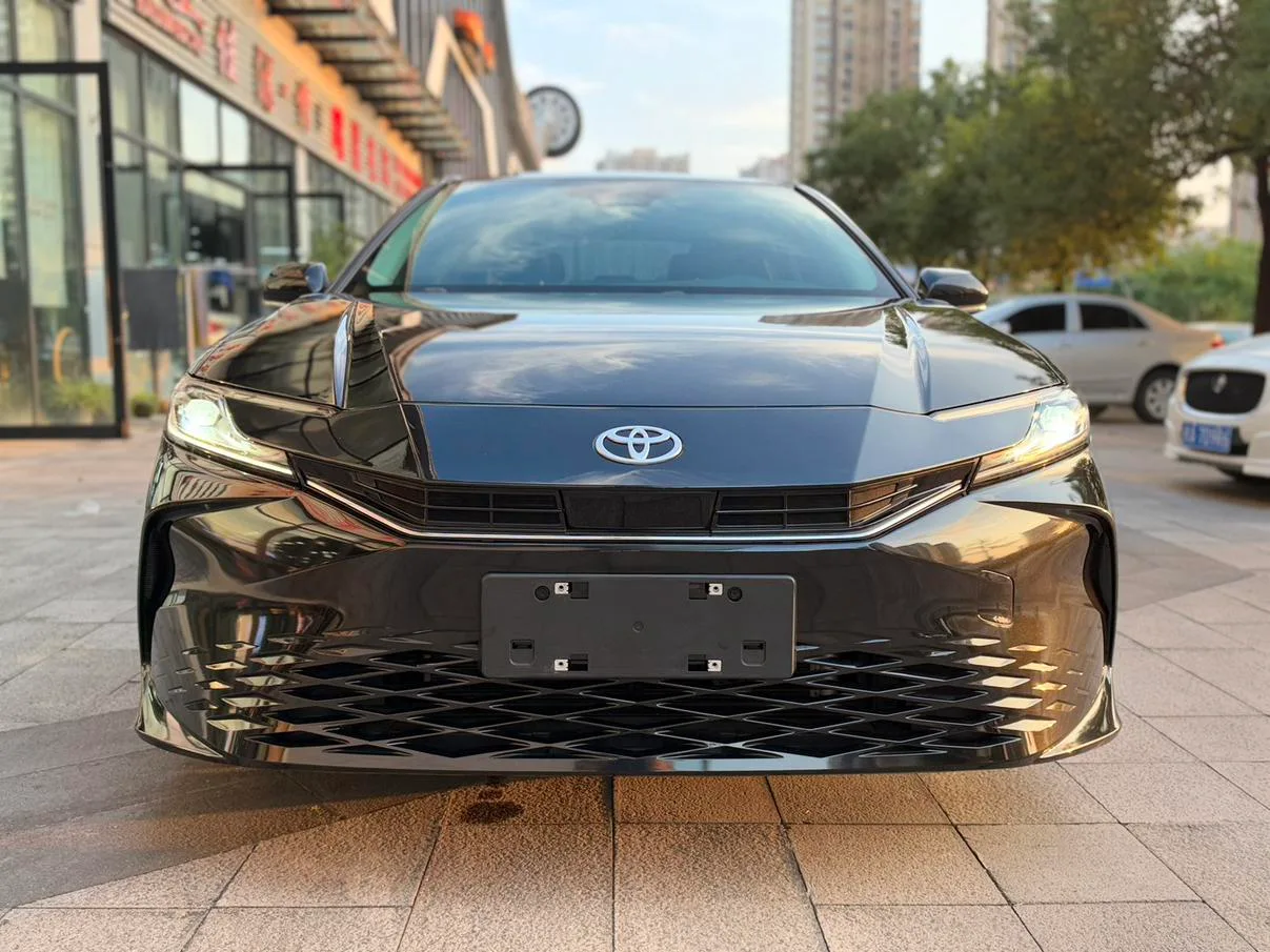 Toyota Camry, 2024 — фото 2