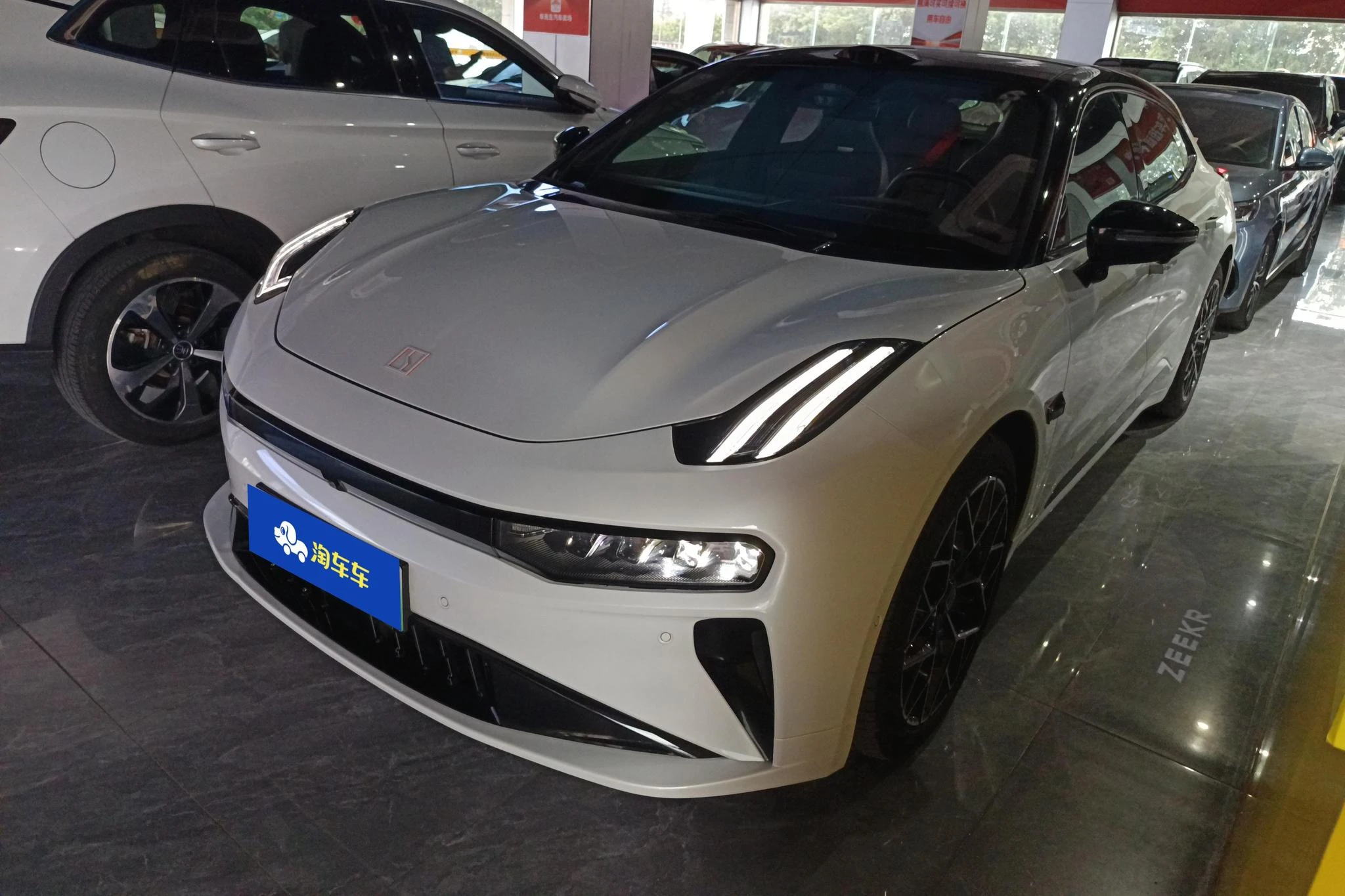 ZEEKR 001