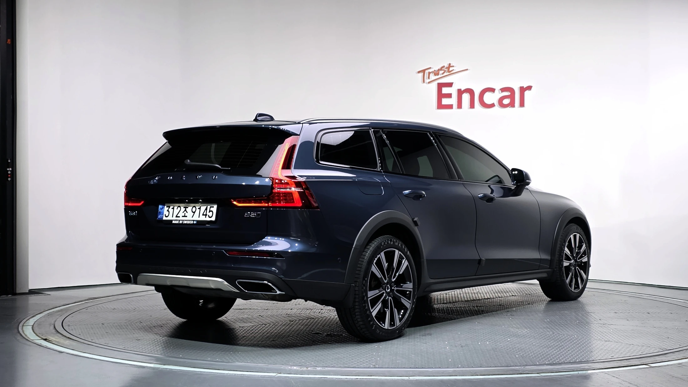 Volvo V60 cross -country, 2022 — фото 2