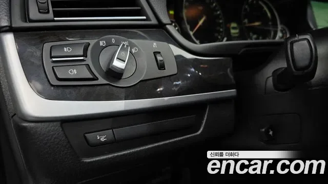BMW 5-Series F10, 2013 — фото 14
