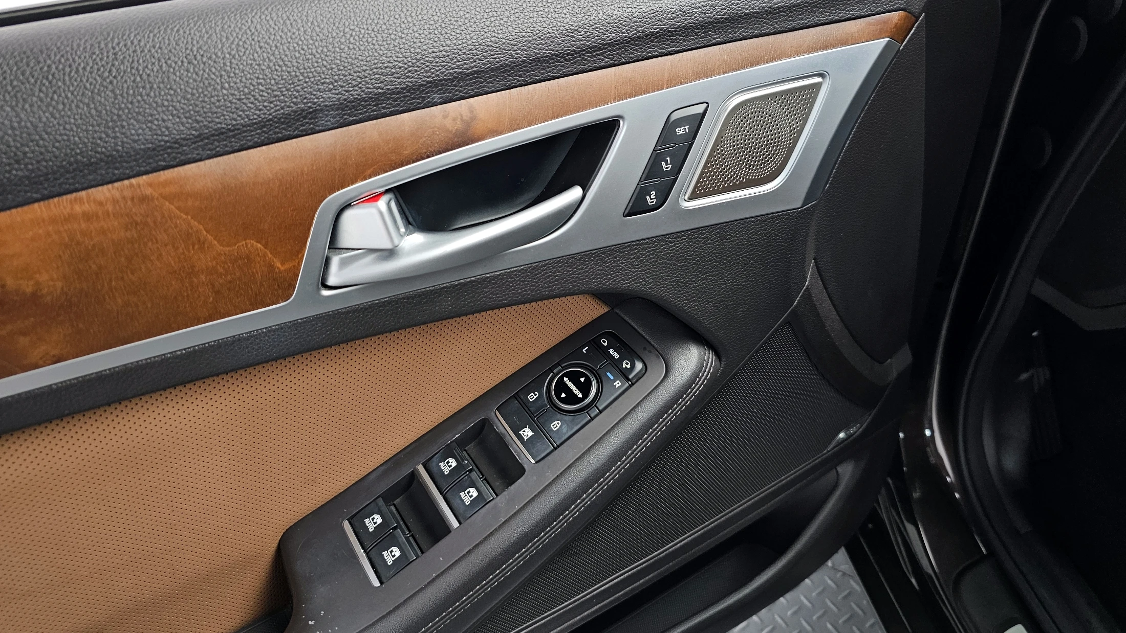 Genesis G80, 2016 — фото 17