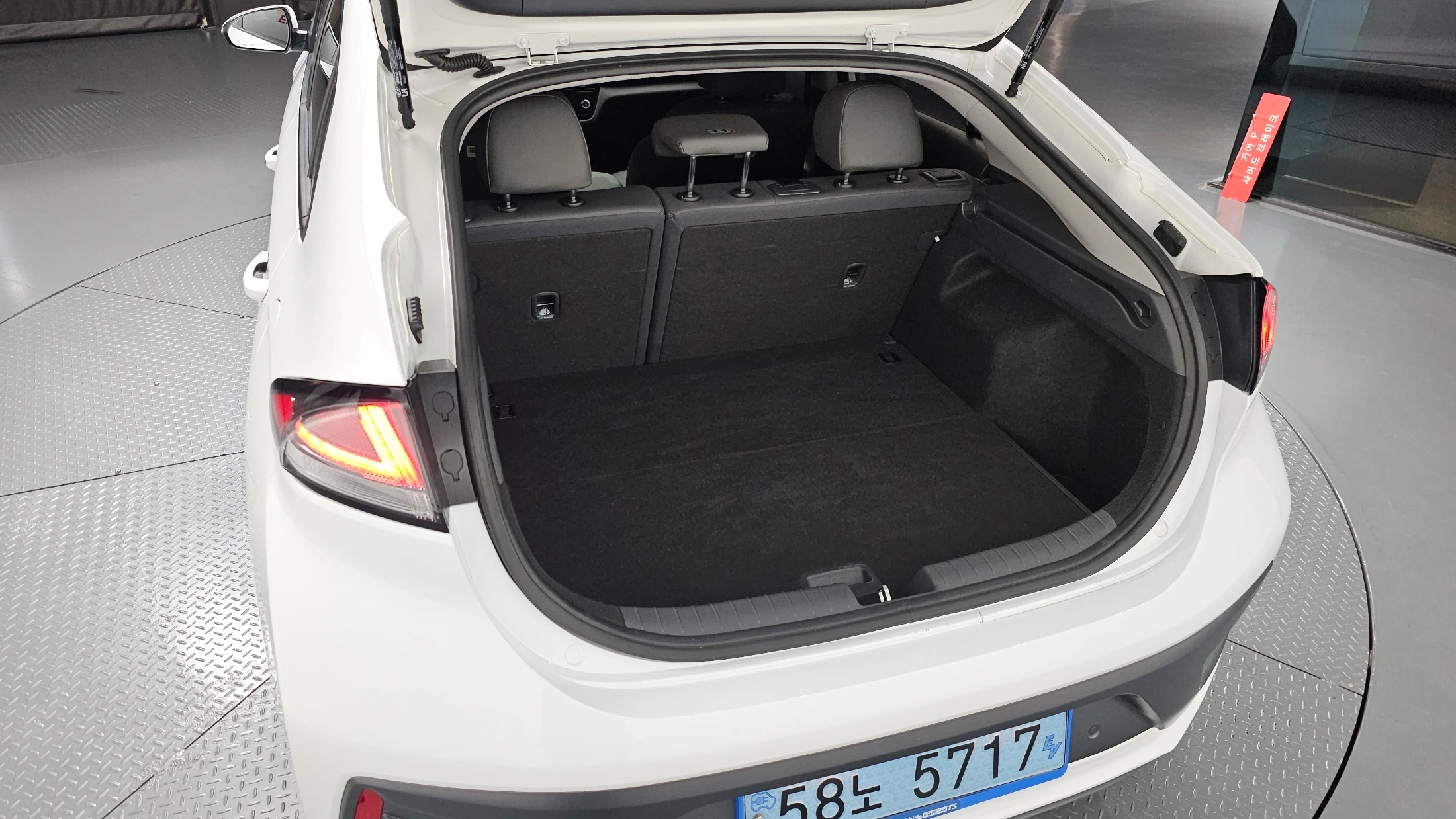Hyundai Ioniq Ionic Electric, 2020 — фото 20
