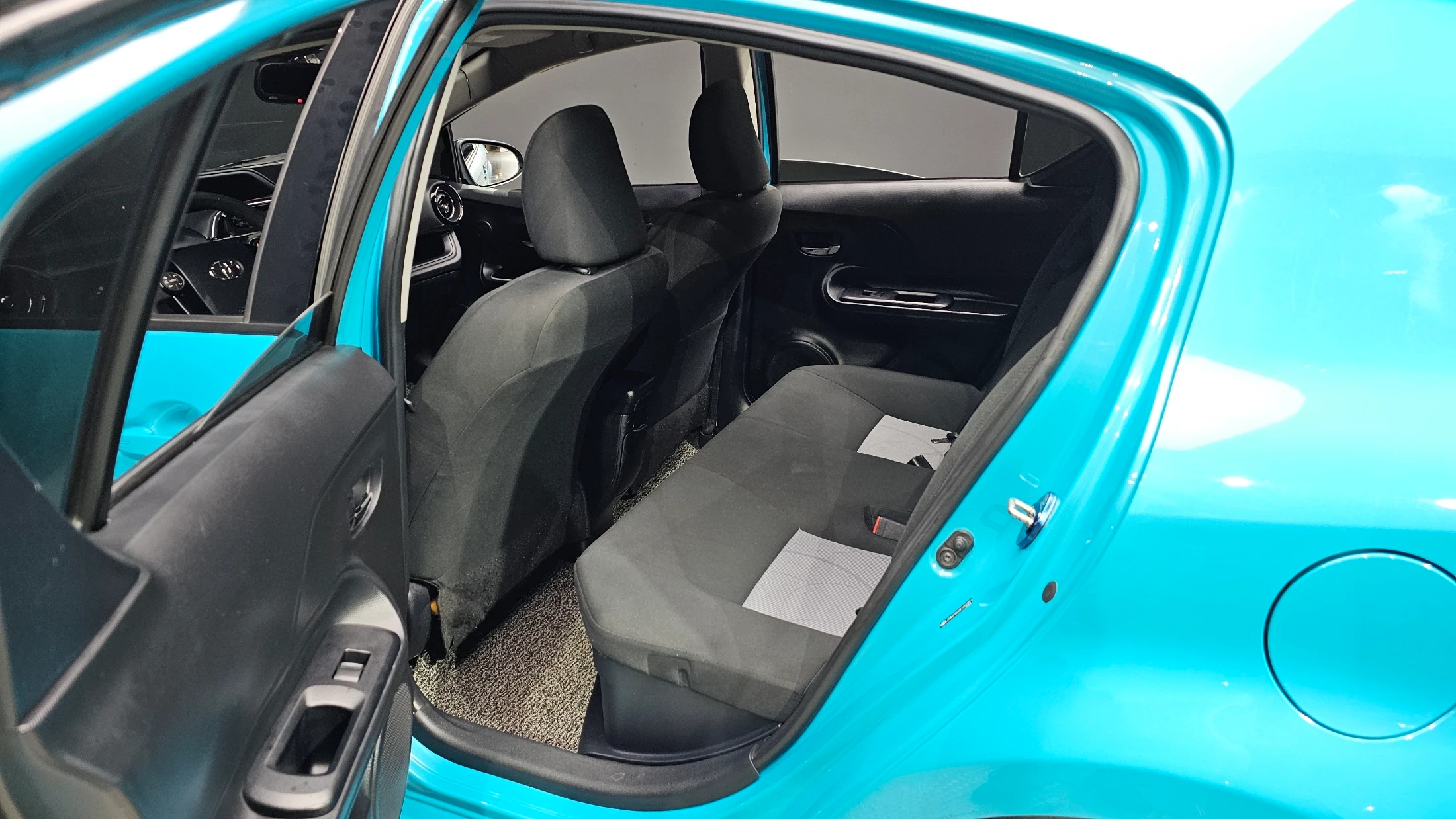 Toyota Prius C, 2018 — фото 11