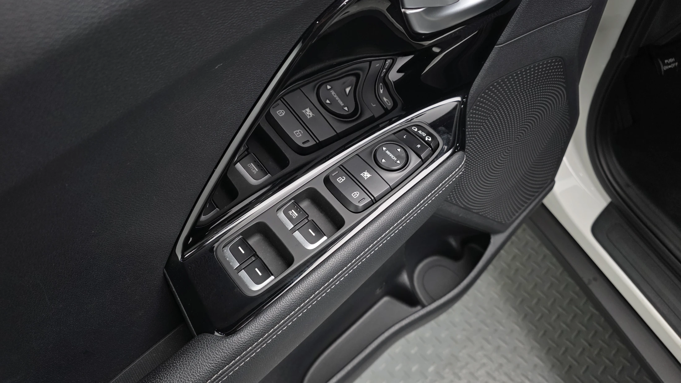 Kia Niro, 2017 — фото 28