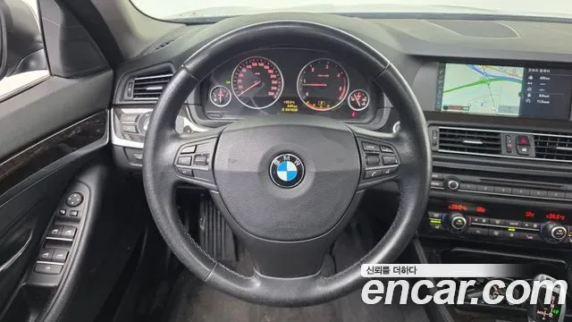 BMW 5-Series F10, 2010 — фото 13