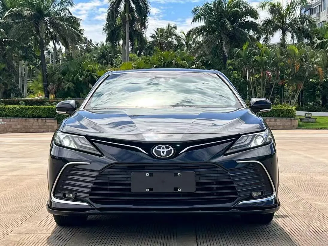 Toyota Camry, 2023 — фото 2