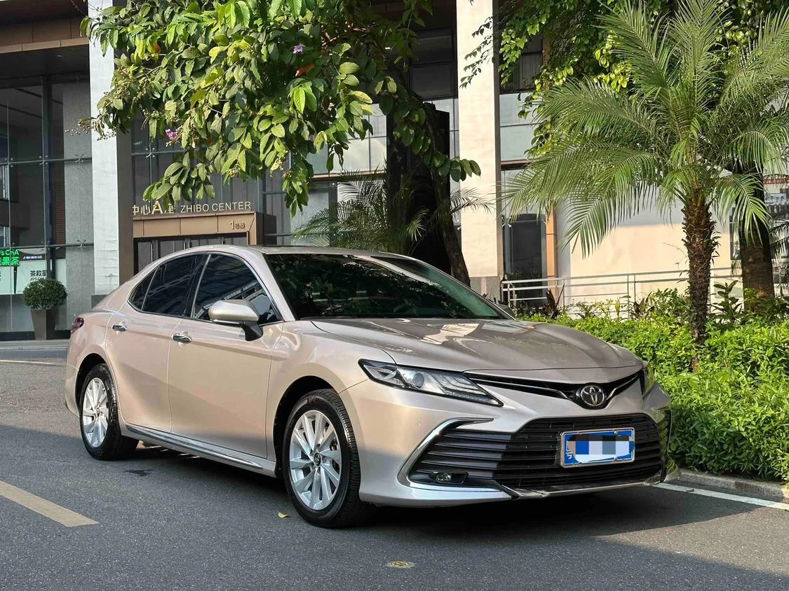 Toyota Camry, 2023 — фото 4