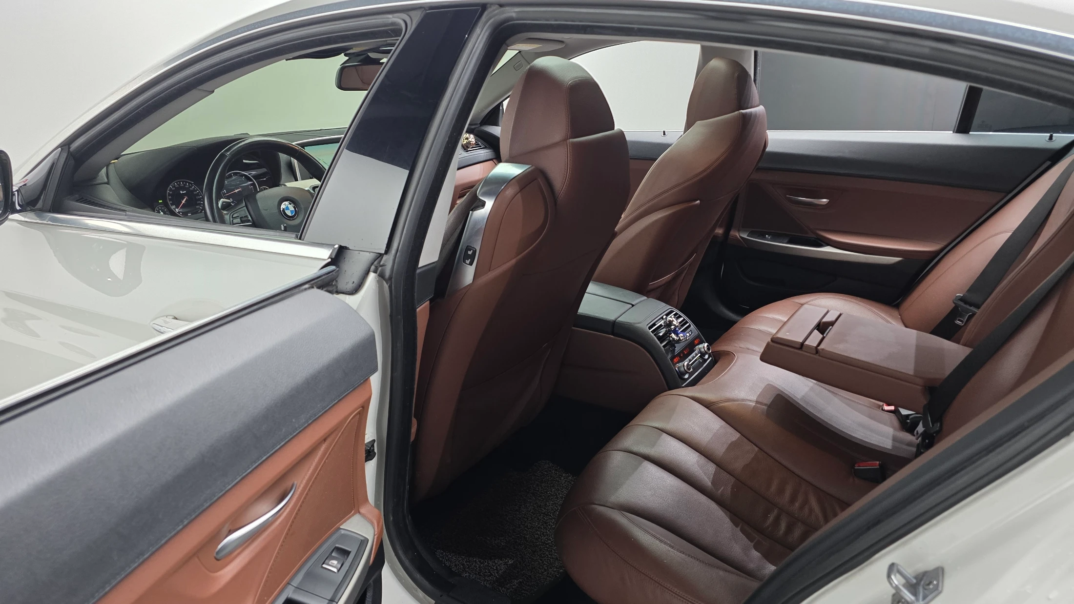 BMW 6-Series F12, 2013 — фото 18