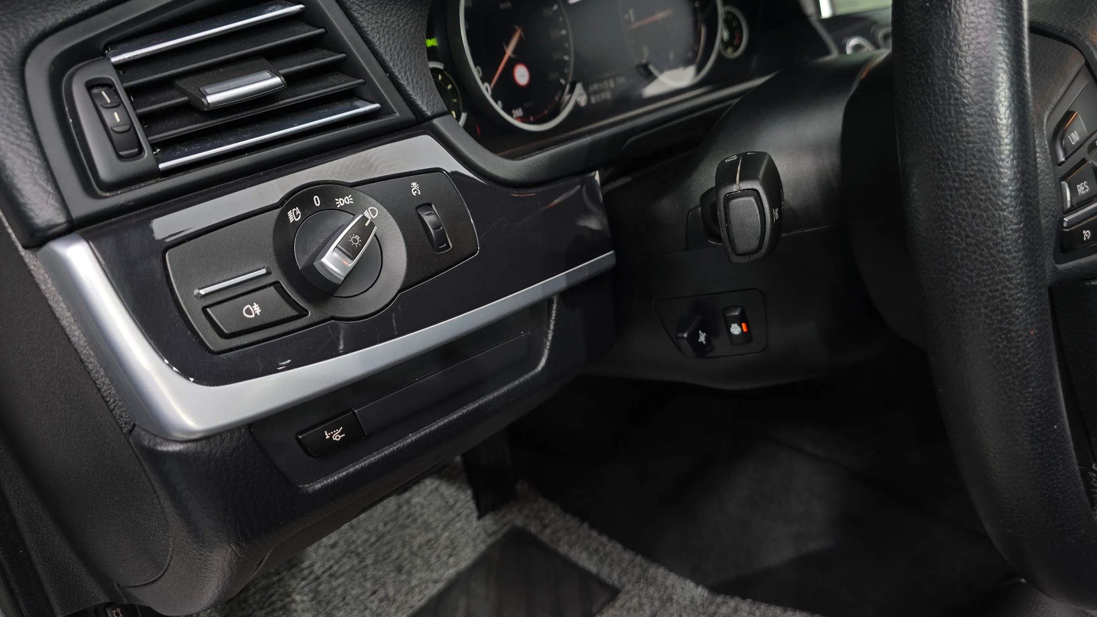BMW 5-Series F10, 2014 — фото 16