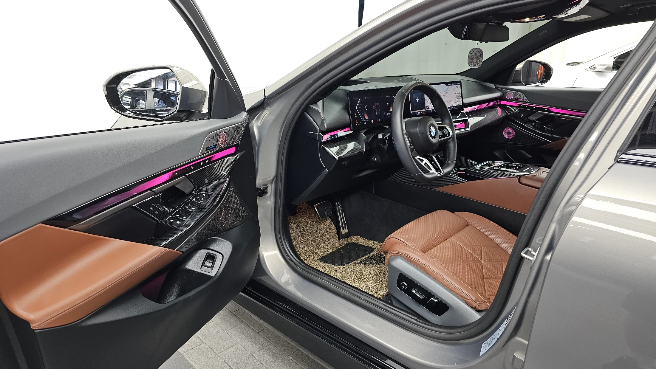 BMW 5-Series G60, 2025 — фото 10