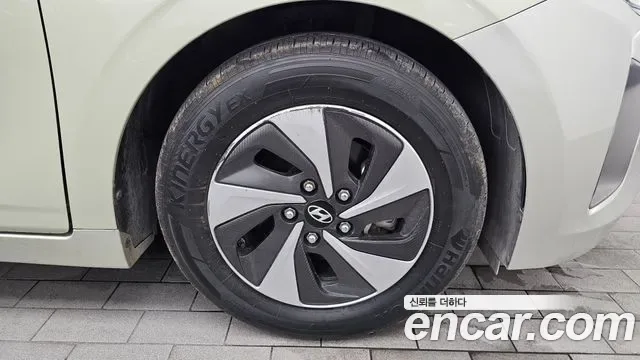 Hyundai Ioniq Ionic Hybrid, 2016 — фото 21