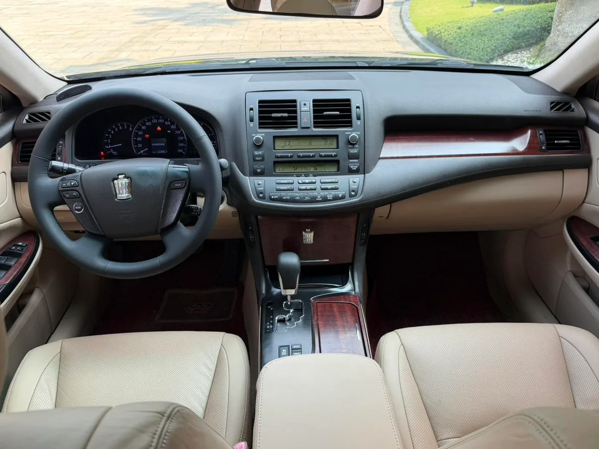 Toyota crown, 2010 — фото 12
