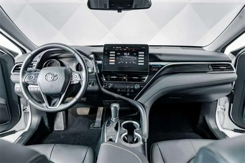 Toyota Camry, 2023 — фото 10
