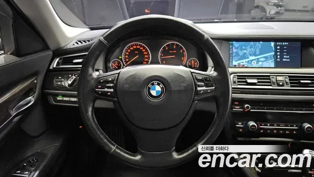 BMW 7-Series F01, 2011 — фото 13
