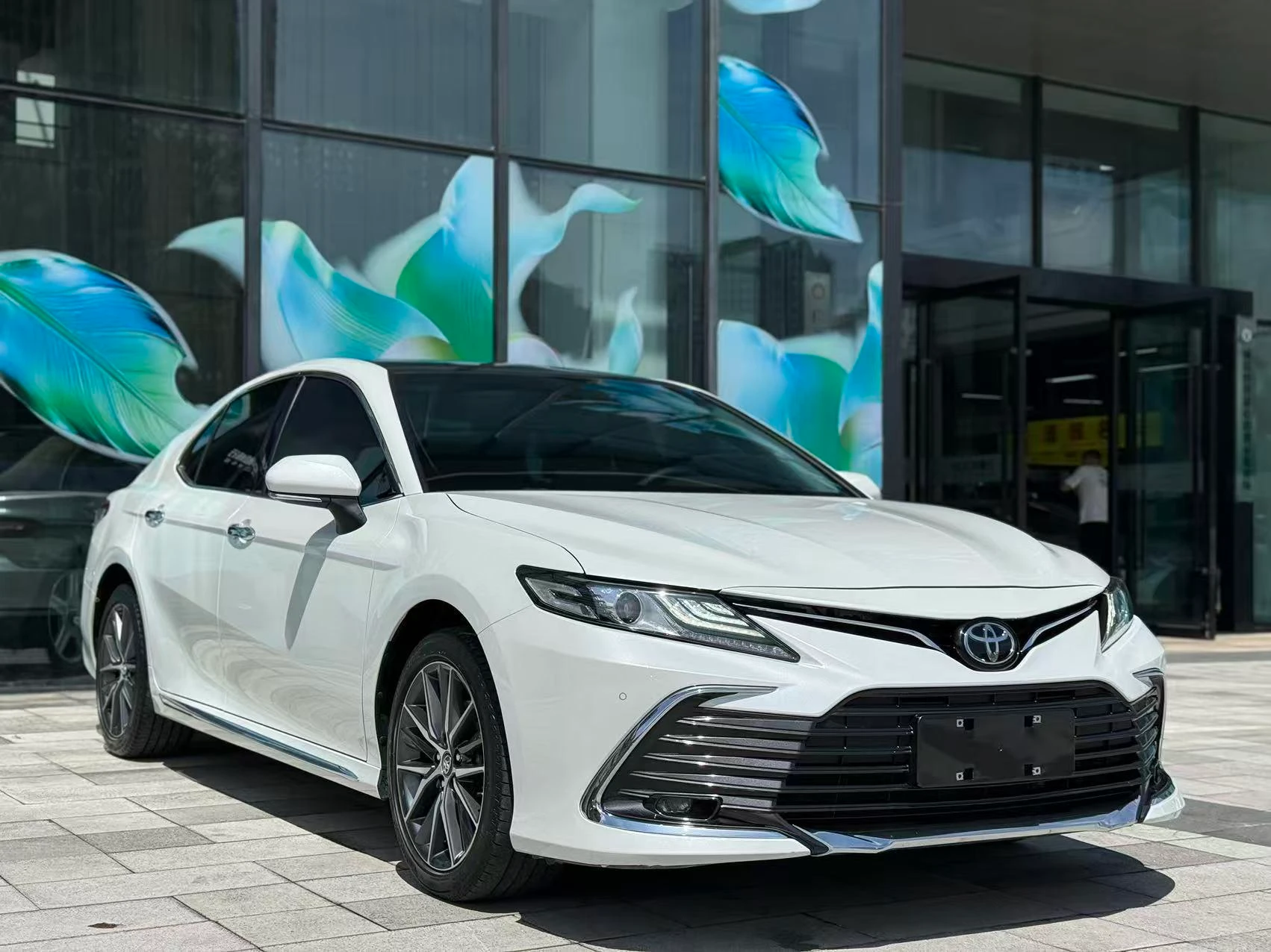 Toyota Camry, 2023 — фото 3