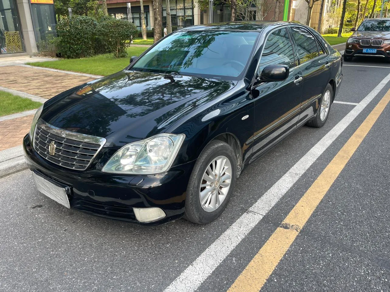 Toyota crown