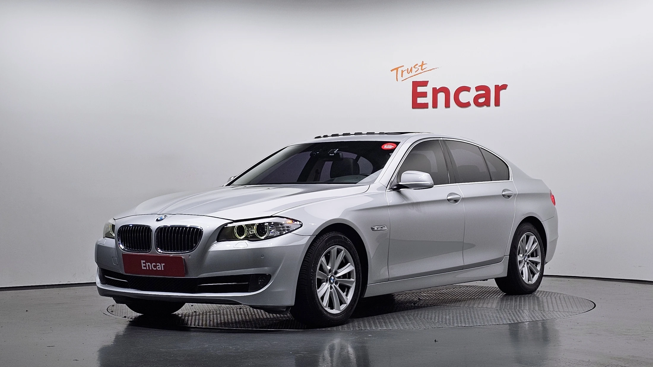 BMW 5-Series F10, 2010 — внешний вид автомобиля